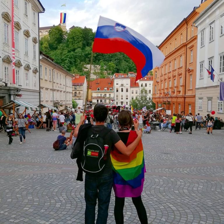 Конституційний суд Словенії постановив, що закон, який обмежує право на шлюб та всиновлення дітей тільки різностатевими парами, є неконституційним