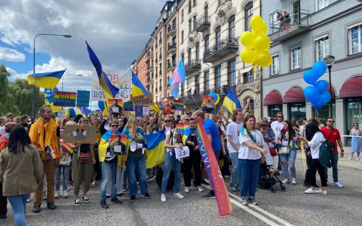 “росія – гомофобна і терористична держава”. Українці взяли участь у ЛГБТ-прайді у Стокгольмі. Фоторепортаж