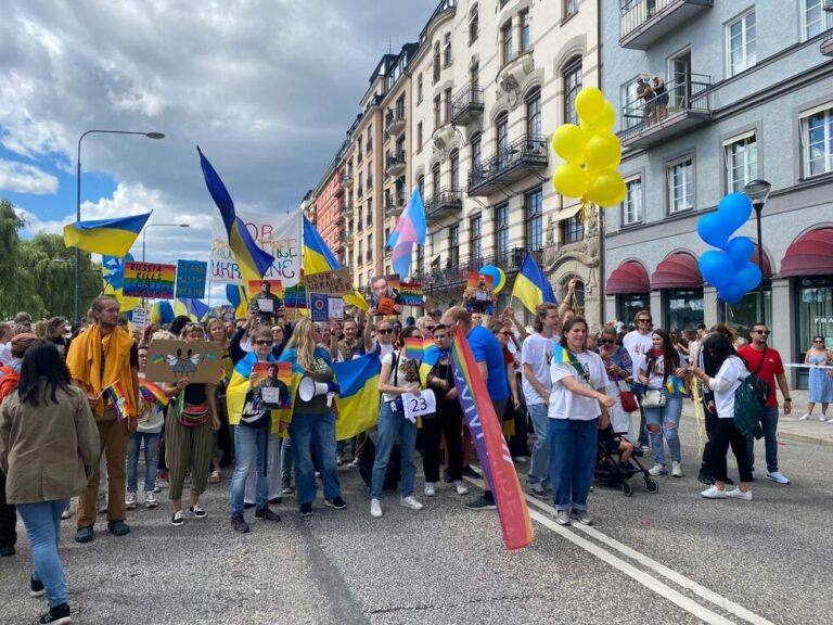 “росія – гомофобна і терористична держава”. Українці взяли участь у ЛГБТ-прайді у Стокгольмі. Фоторепортаж