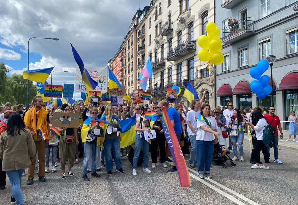 “росія – гомофобна і терористична держава”. Українці взяли участь у ЛГБТ-прайді у Стокгольмі. Фоторепортаж
