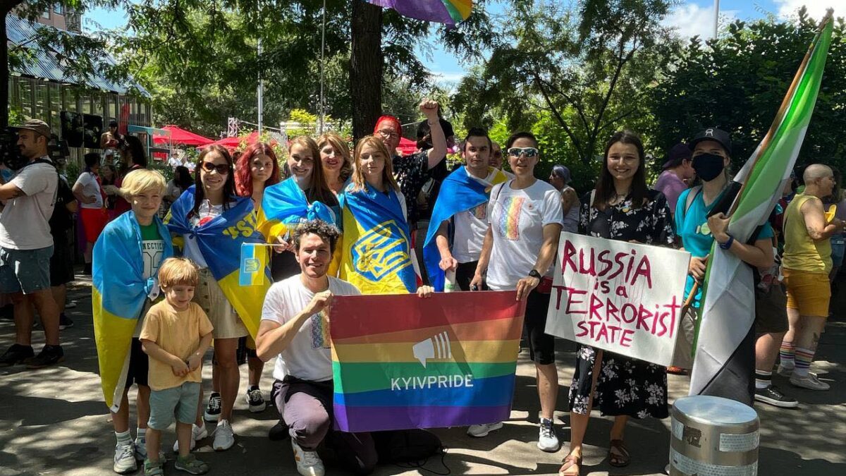 КиївПрайд зібрав українсько-канадську групу для участі у прайді міста Монреаль.