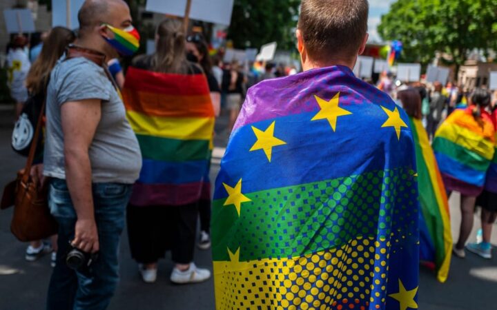 Єврокомісія хоче зобов’язати всі країни ЄС визнавати батьківські права ЛГБТ-пар