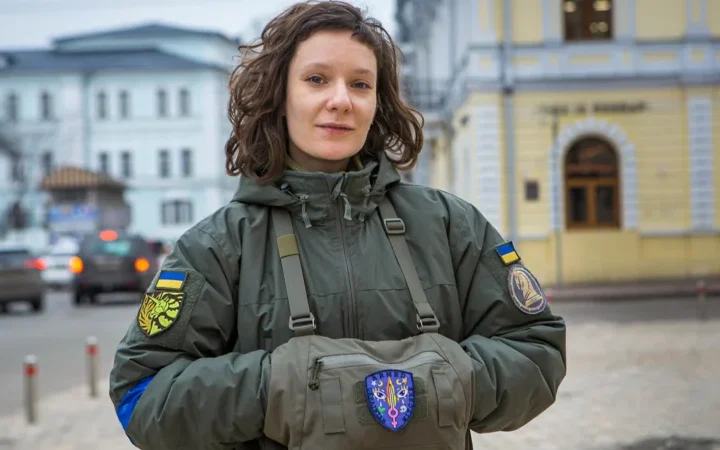 «З руснею краще не мати жодних справ». Як харківська ЛГБТ-активістка після початку вторгнення повернулась з Бельгії та стала військовою