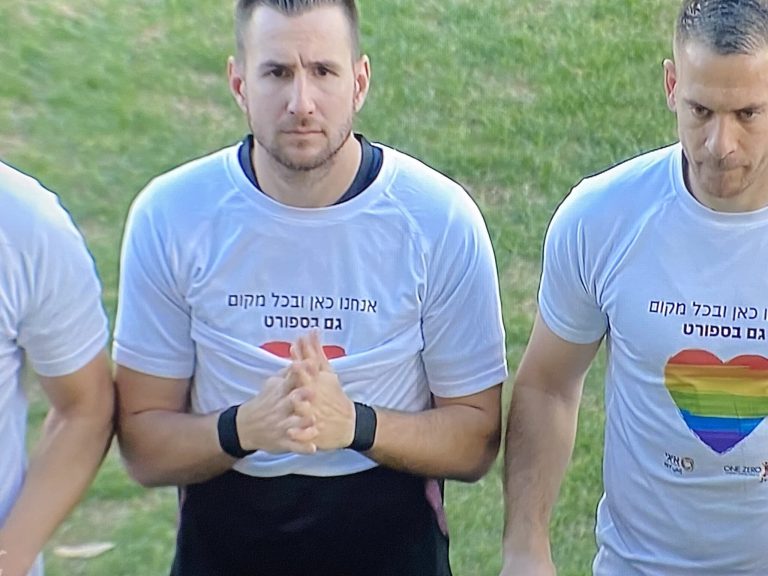 В Ізраїлі гравці 3 клубів відмовилися одягати футболки з райдужним серцем на підтримку ЛГБТ