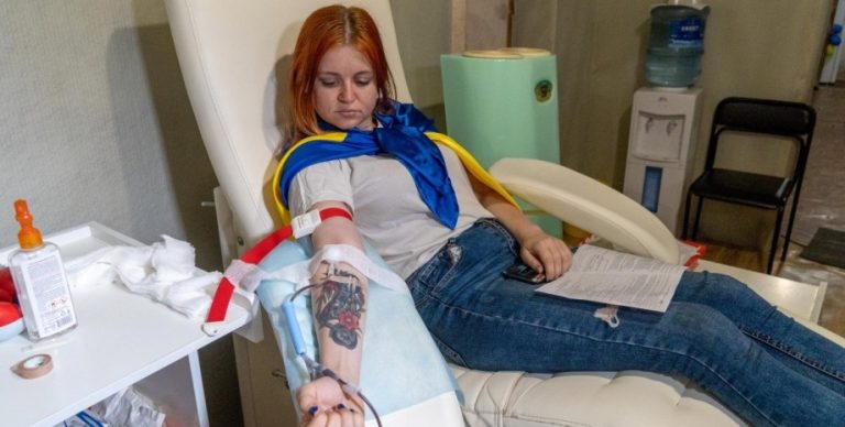 У разі переливання крові важливий гендер: медики висміяли заяву авторки Гаррі Поттера