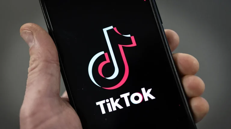 TikTok стежив за користувачами, що дивилися ЛГБТ-контент. Колишні співробітники розповіли про внутрішній список