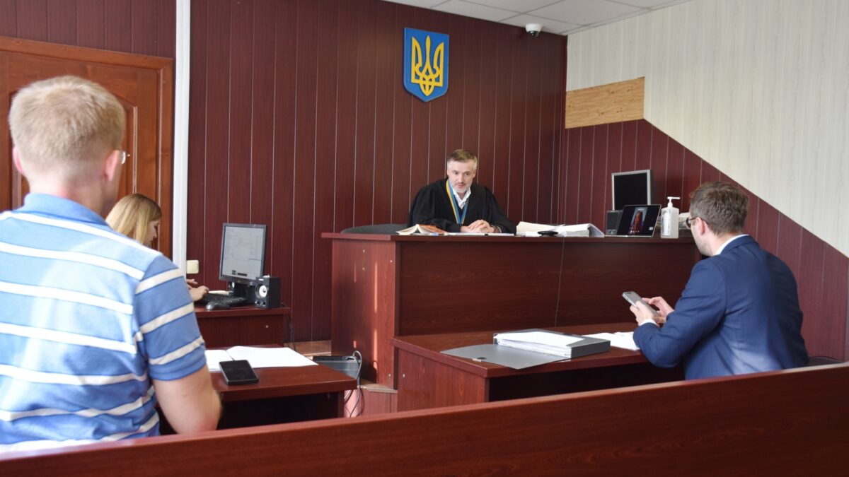 Суд закрив кримінальне провадження у відношенні трансжінки, яка обвинувачилась у розповсюдженні порнографічних зображень