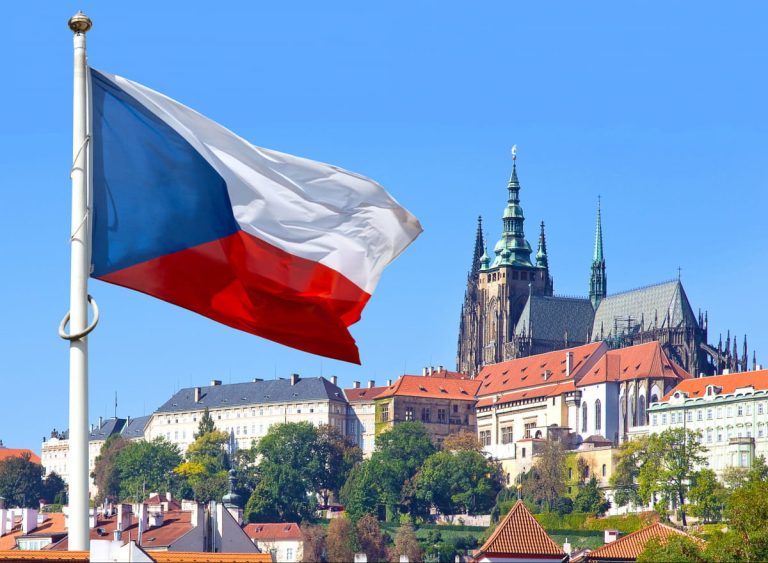 Парламент Чехії знову спробує обговорити легалізацію одностатевих шлюбів