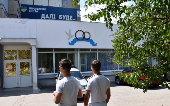 «Дія» вперше прийняла заяву від одностатевої пари на реєстрацію шлюбу. На ЛҐБТ-заручини завітав проєкт «Human Rights Clinic»