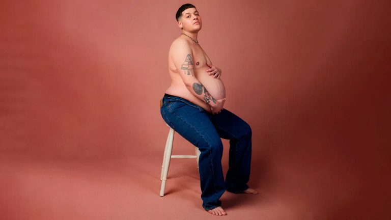 Вагітний транс*чоловік на обкладинці Glamour Uk знаменує торжество Прайда
