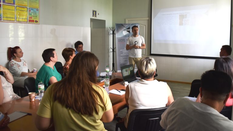 Одеські лікарі ВІЛ/СНІД-центру пройшли семінар щодо ЛҐБТ+ від «Клініки прав людини»