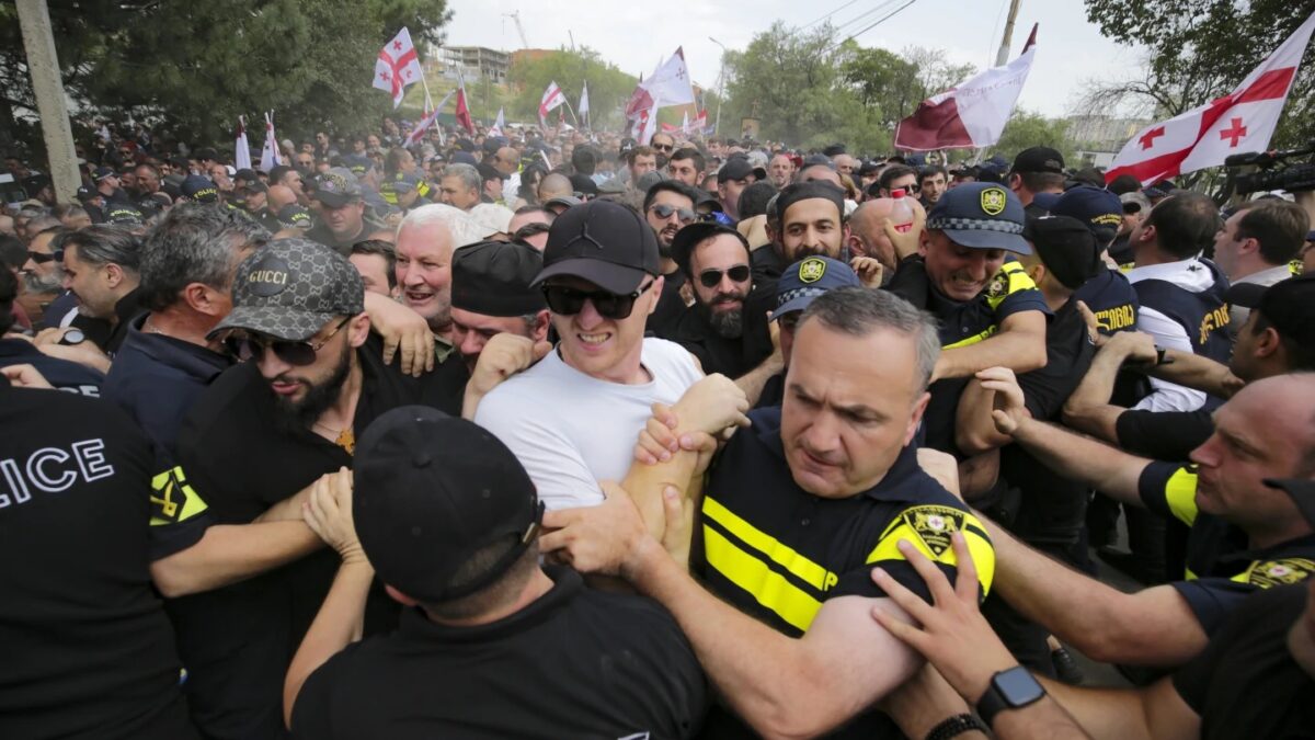 Ультраконсервативний проросійський рух ALT-Infо за сприяння проросійського уряду Грузії зірвали проведення щорічного Тбілісі Прайду