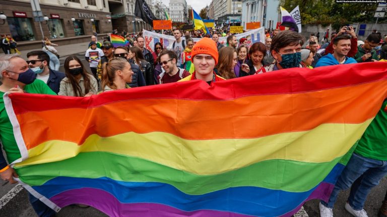 Видимість ЛГБТКІА+ спільноти: як це впливає на цивільні партнерства та інші права