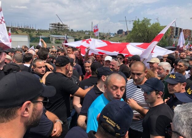 Президентка Грузії засудила бездіяльність поліції під час нападу на ЛГБТ-фестиваль у Тбілісі