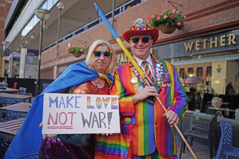 На KyivPride-2023 у Ліверпулі зібралися тисячі людей
