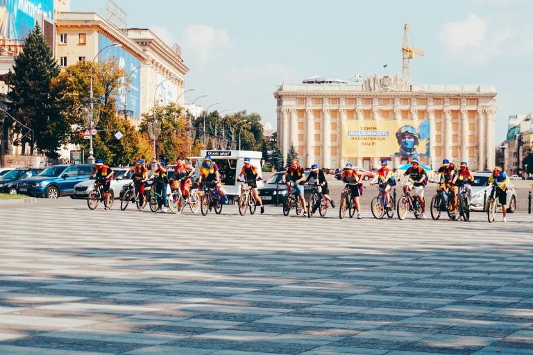 У центрі Харкова відбувся веселковий велотрек у рамках ХарківПрайду
