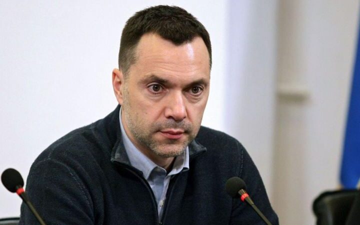 Арестович відповів на скандал щодо сексистських висловів про жінок на лекціях з психології