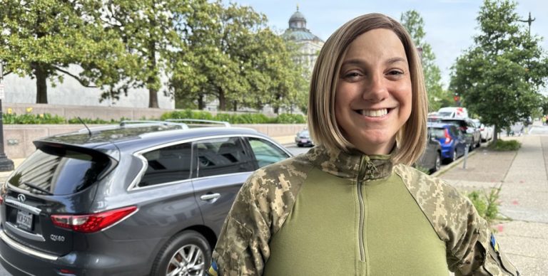 Трансгендерку Сару Ештон-Сірілло відсторонили від посади спікерки ТРО