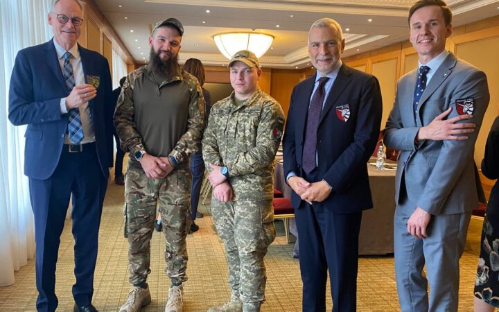 ЛГБТ+ військові зустрілися з Жозепе Боррелем, Високим представником Європейського Союзу з питань закордонних справ і політики безпеки