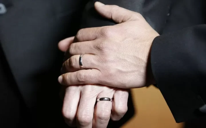 Церква Англії підтримує богослужіння для гомосексуальних пар