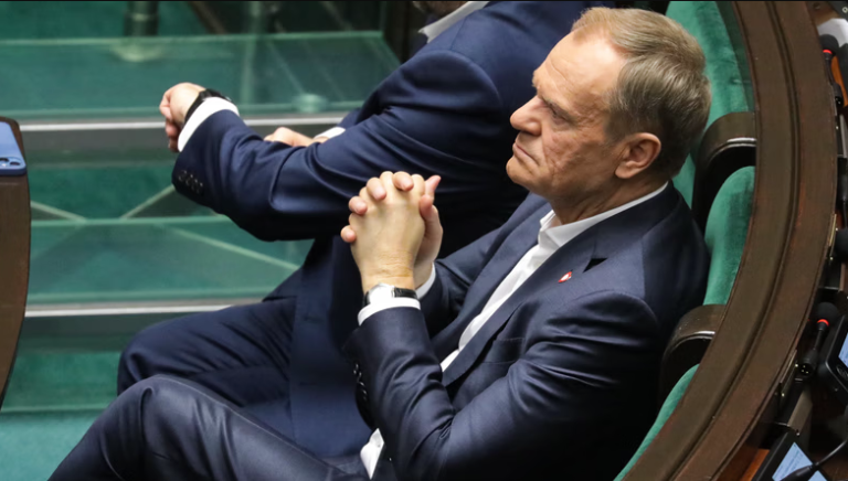 Дональд Туск пообіцяв посилити права жінок та ЛГБТ, але йому може не вистачити сил