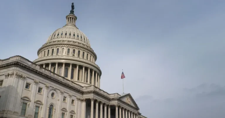 Ґей-співробітник Сенату США втратив роботу після того, як його звинуватили в сексі в залі засідань
