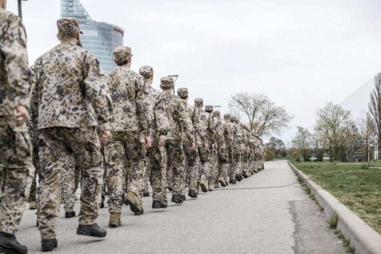ЛГБТ і латвійська армія: проблем немає, служити і жити ґеї будуть із натуралами