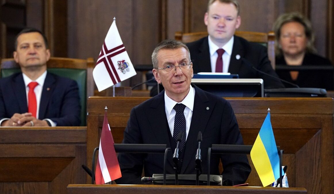 Cпроба гомофобних депутатів латвійського Сейму заблокувати легалізацію цивільних партнерств для одностатевих пар провалилась
