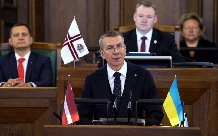 Cпроба гомофобних депутатів латвійського Сейму заблокувати легалізацію цивільних партнерств для одностатевих пар провалилась