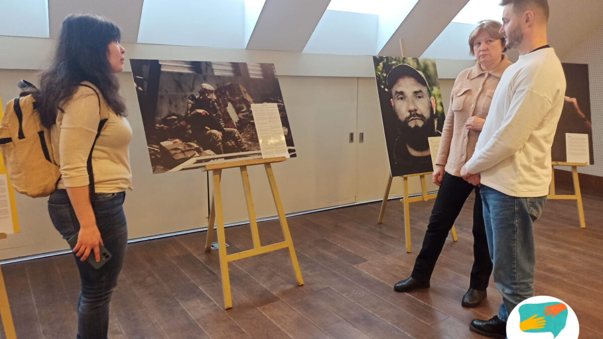 Фотовиставка «ЛҐБТІК+ на захисті України» у Львові