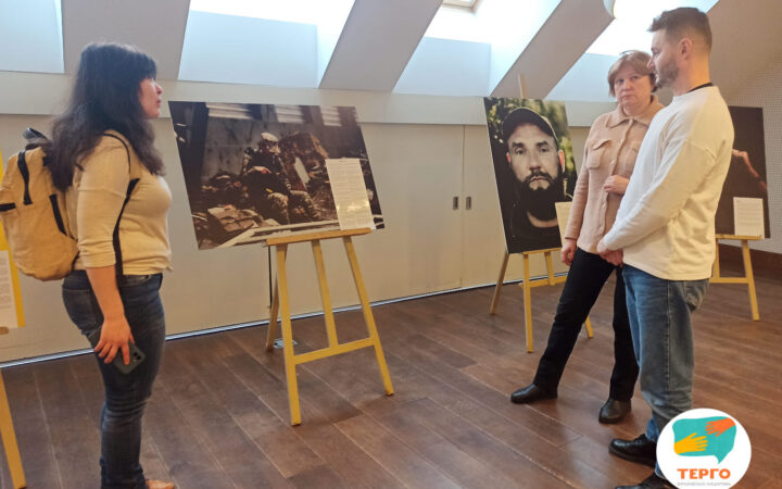 Фотовиставка «ЛҐБТІК+ на захисті України» у Львові