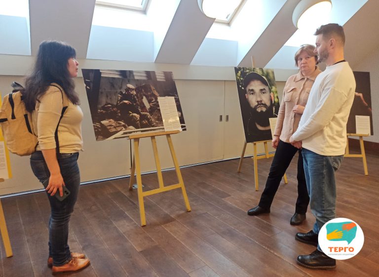 Фотовиставка «ЛҐБТІК+ на захисті України» у Львові
