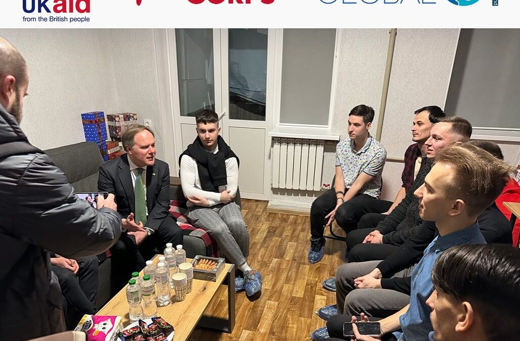 Посол Великої Британії відвідав ком’юніті-центр і шелтер для ЛГБТІК+ людей в місті Дніпро