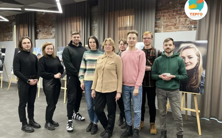 У Дніпрі пройшла фотовиставка «ЛГБТІК+ на захисті України»