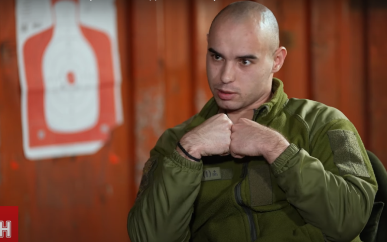 ЛГБТ-військовий висловився про чоловіків, які ухиляються від армії, а також розповів про випадок булінгу в армії