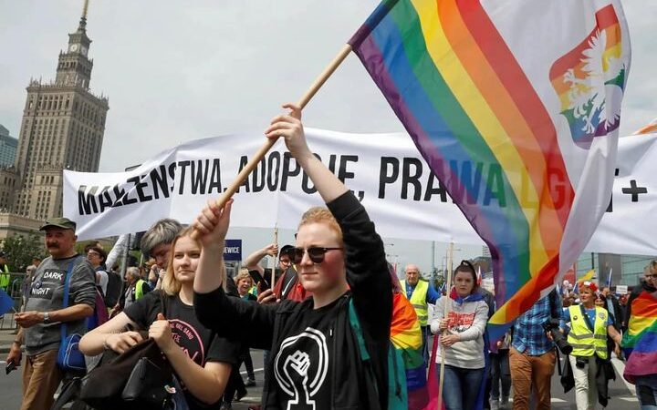 Польща ініціює закон про одностатеві партнерства та кримінальну відповідальність за розпалювання ворожнечі щодо ЛГБТ