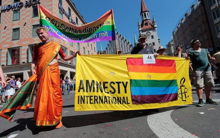 Мова ворожнечі проти квір-людей на конвеєрі? Amnesty International застерігає від штучного інтелекту