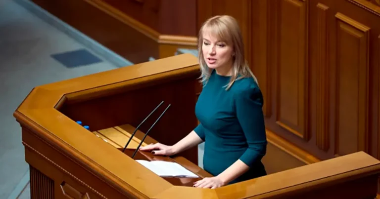 Олену Шуляк включено до так званого реєстру “ДИСКВАЛІФІКОВАНІ” через підтримку ЛГБТ-спільноти