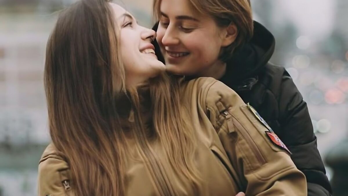 «Війна надовго, нам треба об’єднатися в один великий потужний кулак і захистити тих, хто захищає»: Військовослужбовиці про гомофобію та цивільні партнерства
