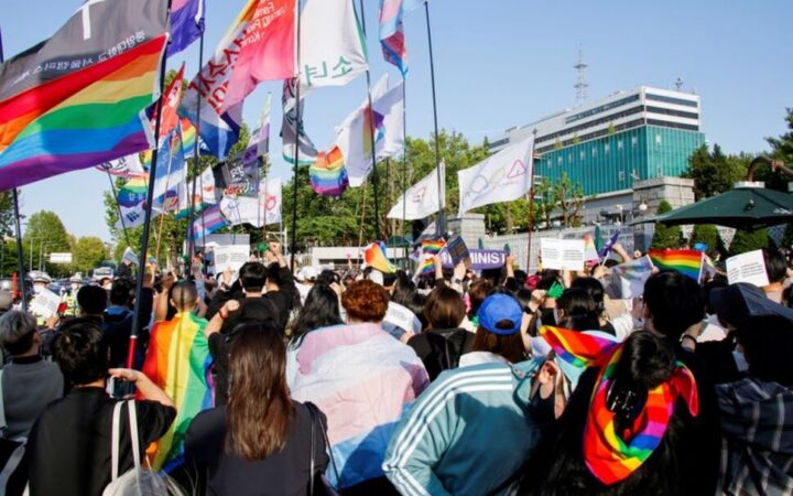 ЛГБТК-захід у Південній Кореї повертається на вулицю після боротьби за дозвіл
