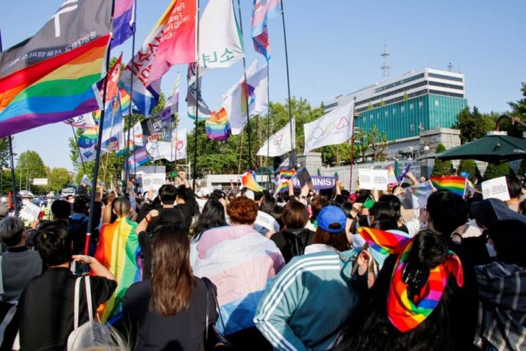ЛГБТК-захід у Південній Кореї повертається на вулицю після боротьби за дозвіл
