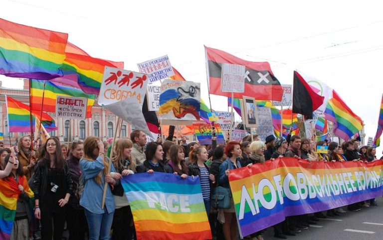На росії заявляють про загрозу з боку “гей-націоналістів”