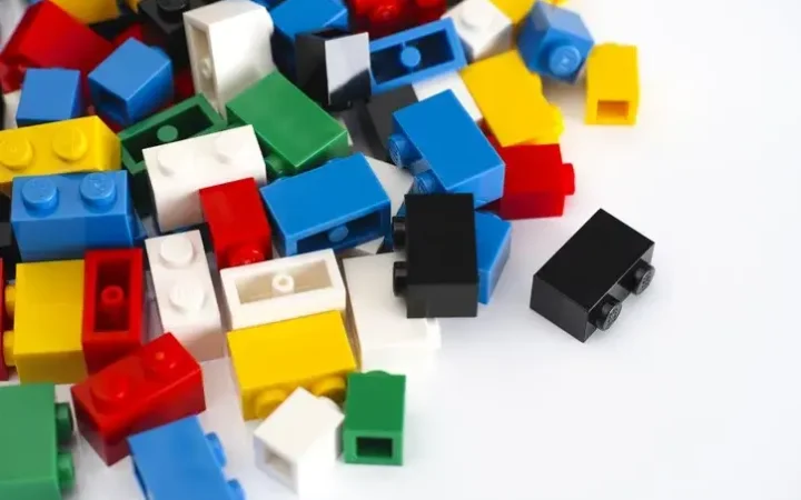 Lego випустила відеоролик про ЛГБТ Прайд парад