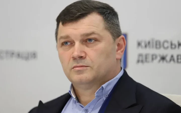 У Києві заступник Голови КМДА Микола Поворозник отримав так звану “червону картку” від гомофобного руху “Всі разом!”