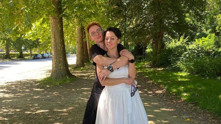 У поліції сказали: “Якщо є можливість поїхати, то зробіть це, бо у вас діти”. Історія лесбійської пари з Одеси