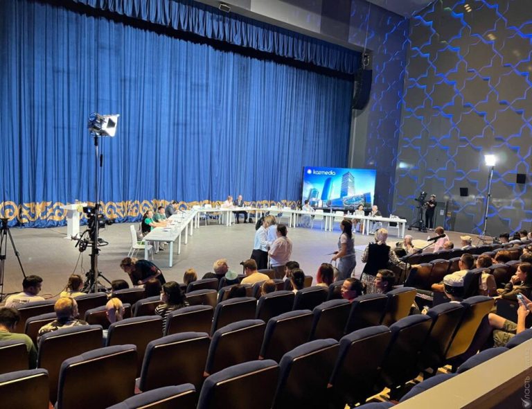 МВС, Мінпросвіти та МОЗ Казахстана підтримали петицію про заборону пропаганди ЛГБТ