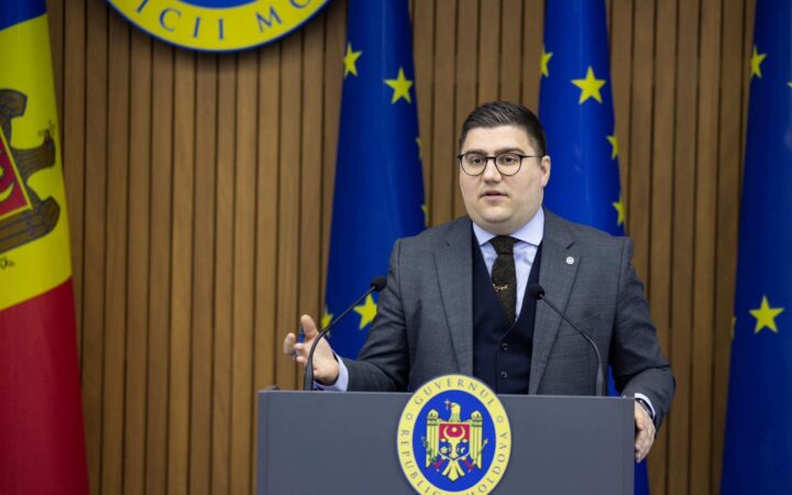 Прапор ЛГБТ на будівлях міністерств. Влада Молдови назвала фейком лист, надісланий чиновникам нібито від Єврокомісії