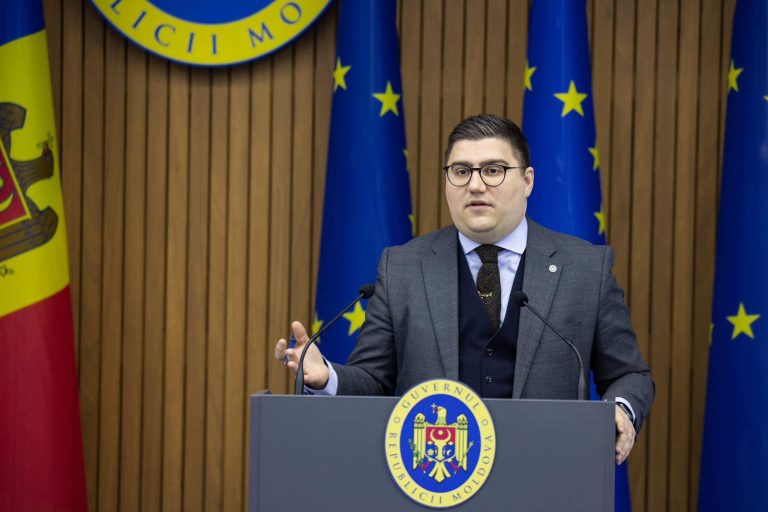 Прапор ЛГБТ на будівлях міністерств. Влада Молдови назвала фейком лист, надісланий чиновникам нібито від Єврокомісії