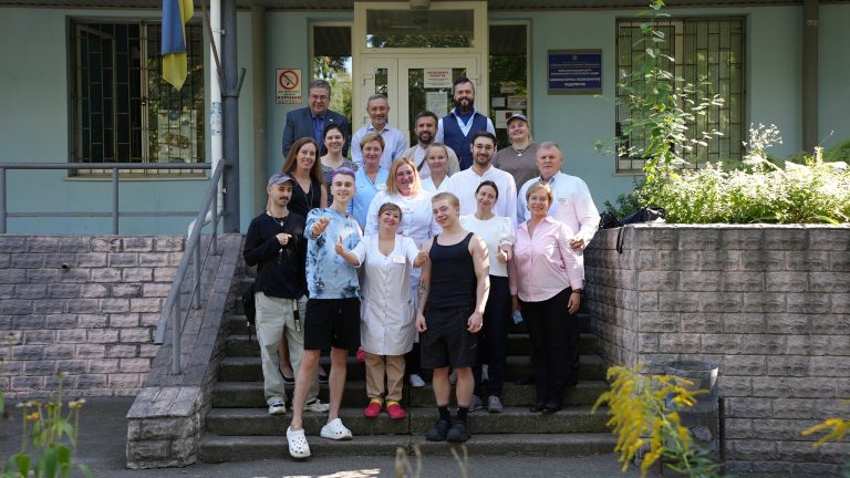 Перші два пацієнти в Україні отримали інноваційний препарат для доконтактної профілактики ВІЛ — каботегравір тривалої дії
