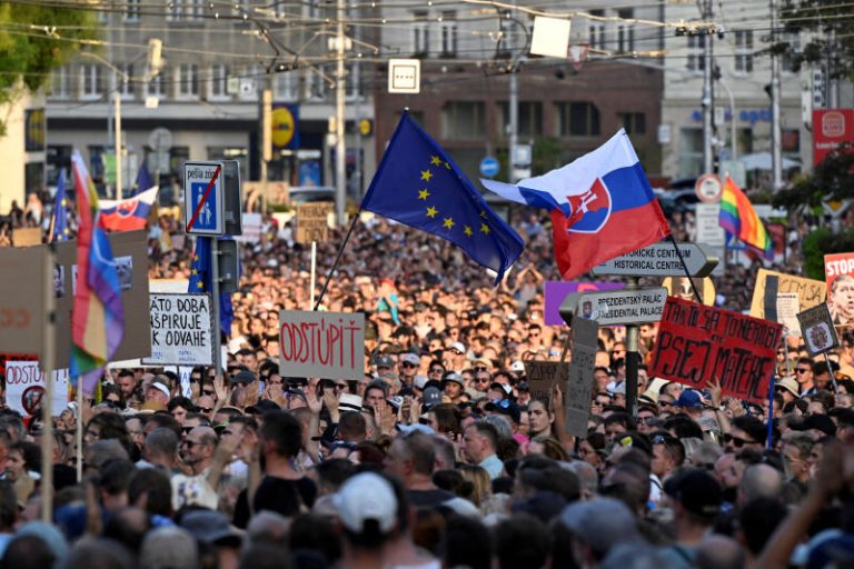 Уряд Словаччини розпочав війну проти митців та «ЛГБТ-ідеології»